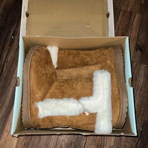 NEW Women’s Size 10 SO Abigail Faux Fur Lined Winter Boots In Chestnut.
